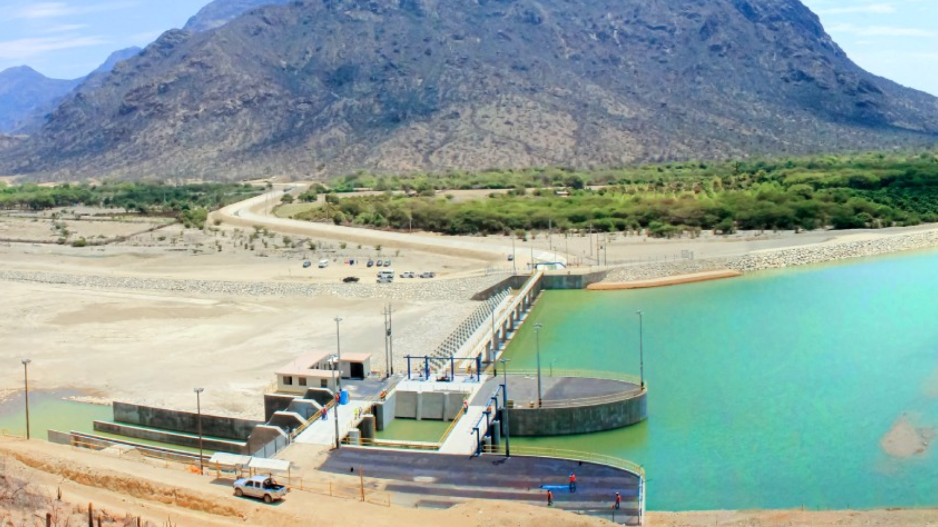 Water intake structure and reservoir at a mountain dam
